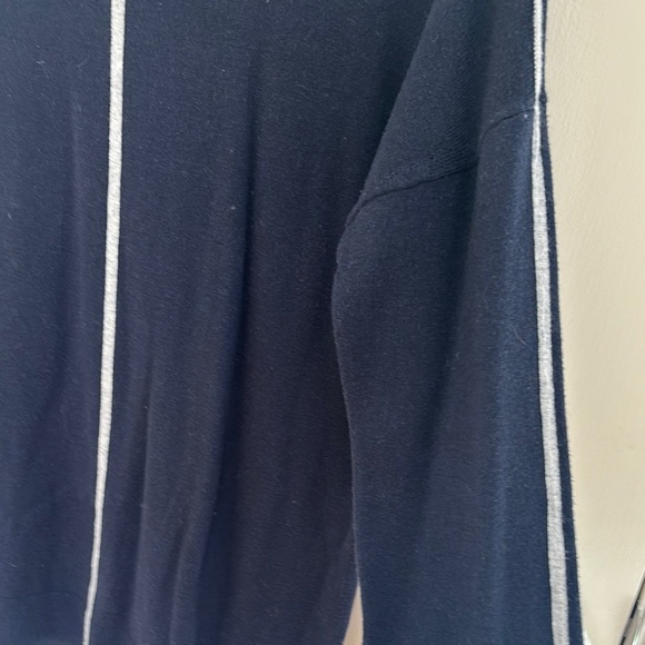 Banana Republic Ladies Navy and Silver Sweater - Picture 6 of 12